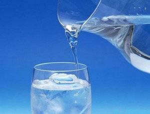 Deberán restaurantes ofrecer agua simple